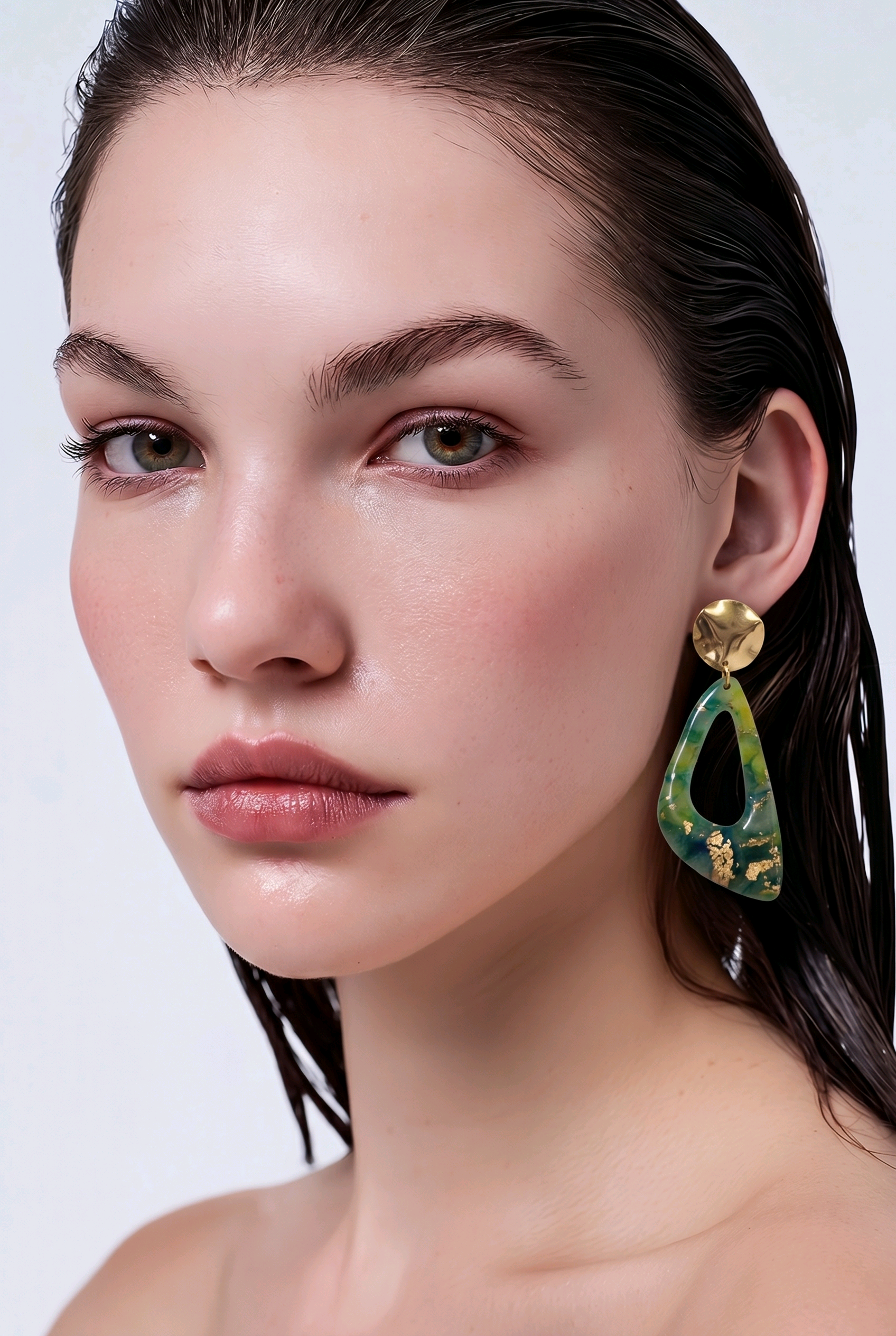 Orecchini Pendenti "Emerald Marble" – Design Geometrico con Foglia Oro