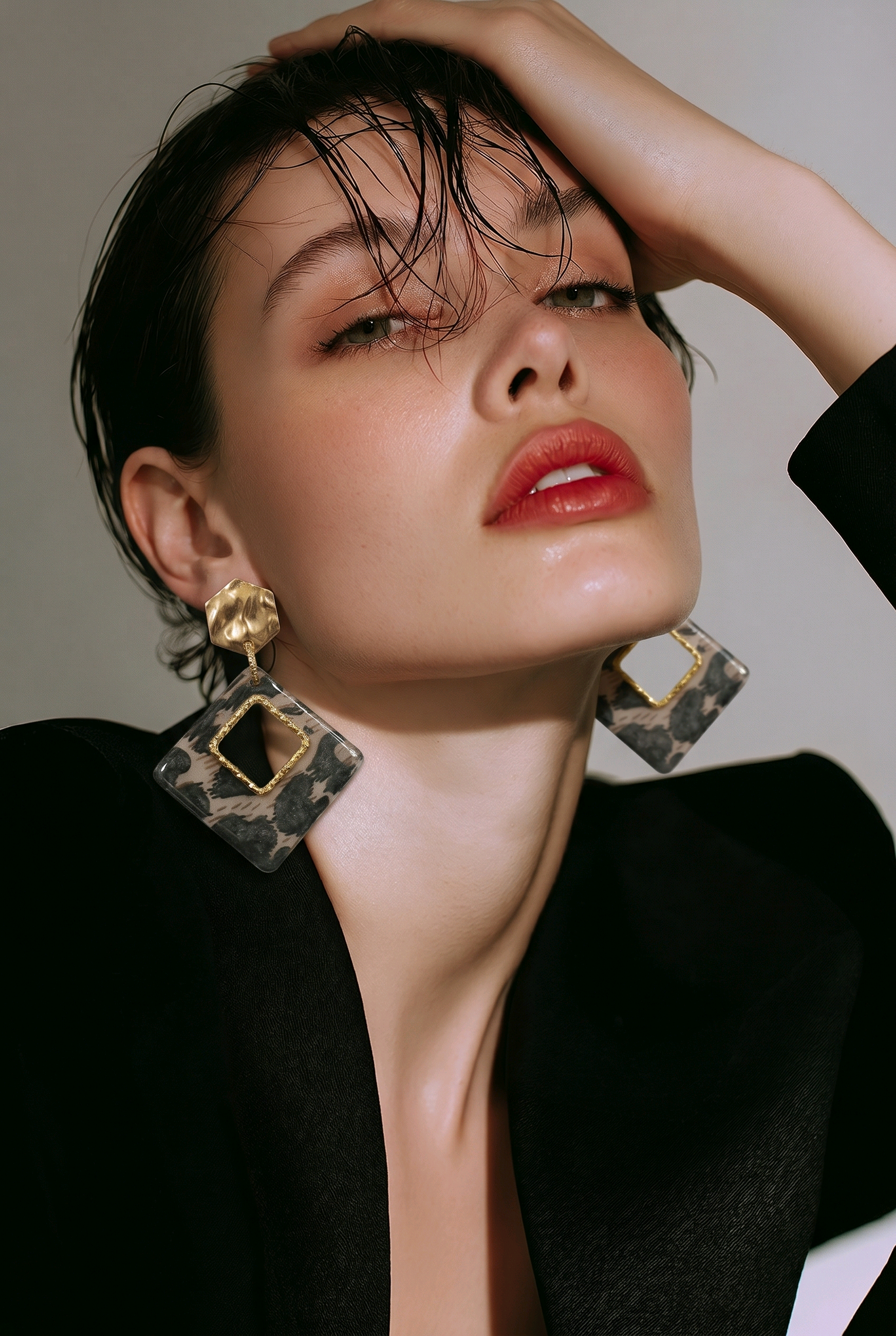 Orecchini Statement "Wild Lux" – Pendenti Geometrici Animalier e Oro